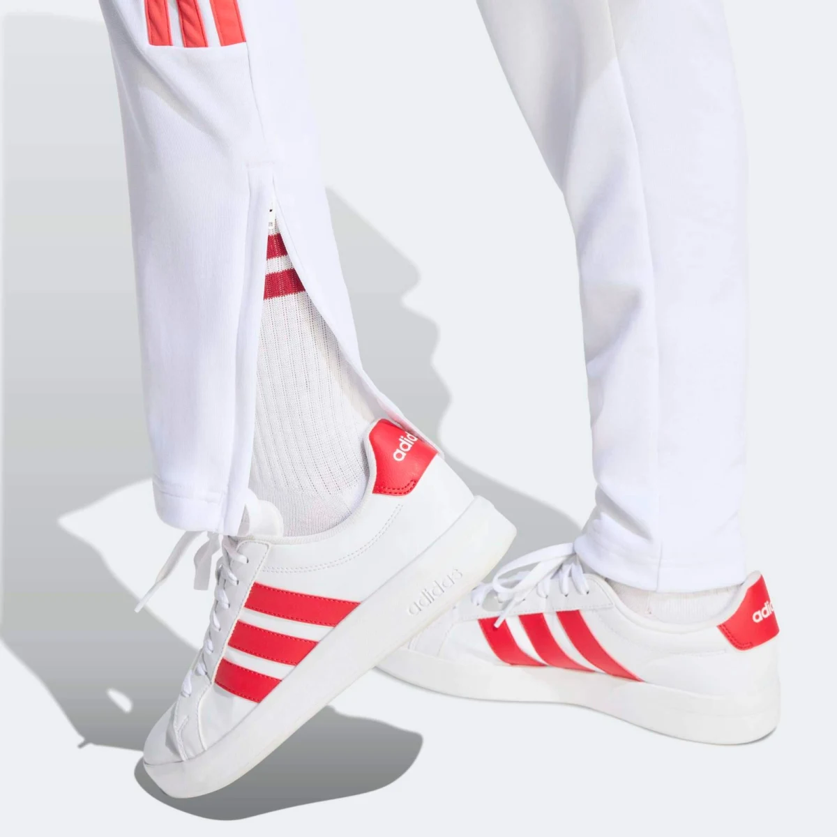 ADIDAS ADIDAS Jude Bellingham detské tréningové tepláky biele 9-10 r (140 cm) · záber 2