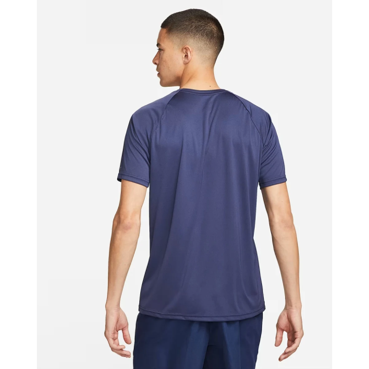 Pánske tričko s krátkym rukávom NIKE ESSENTIAL MIDNIGHT NEVY · záber 2