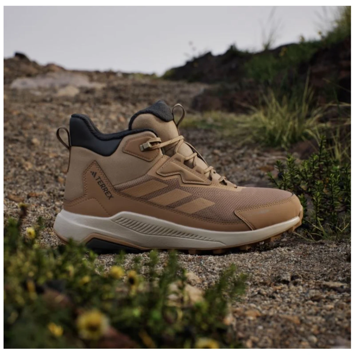 Pánske členkové zimné topánky ADIDAS Terrex Anylander ClimaWarm+ M cardboard cardboard core black · záber 2