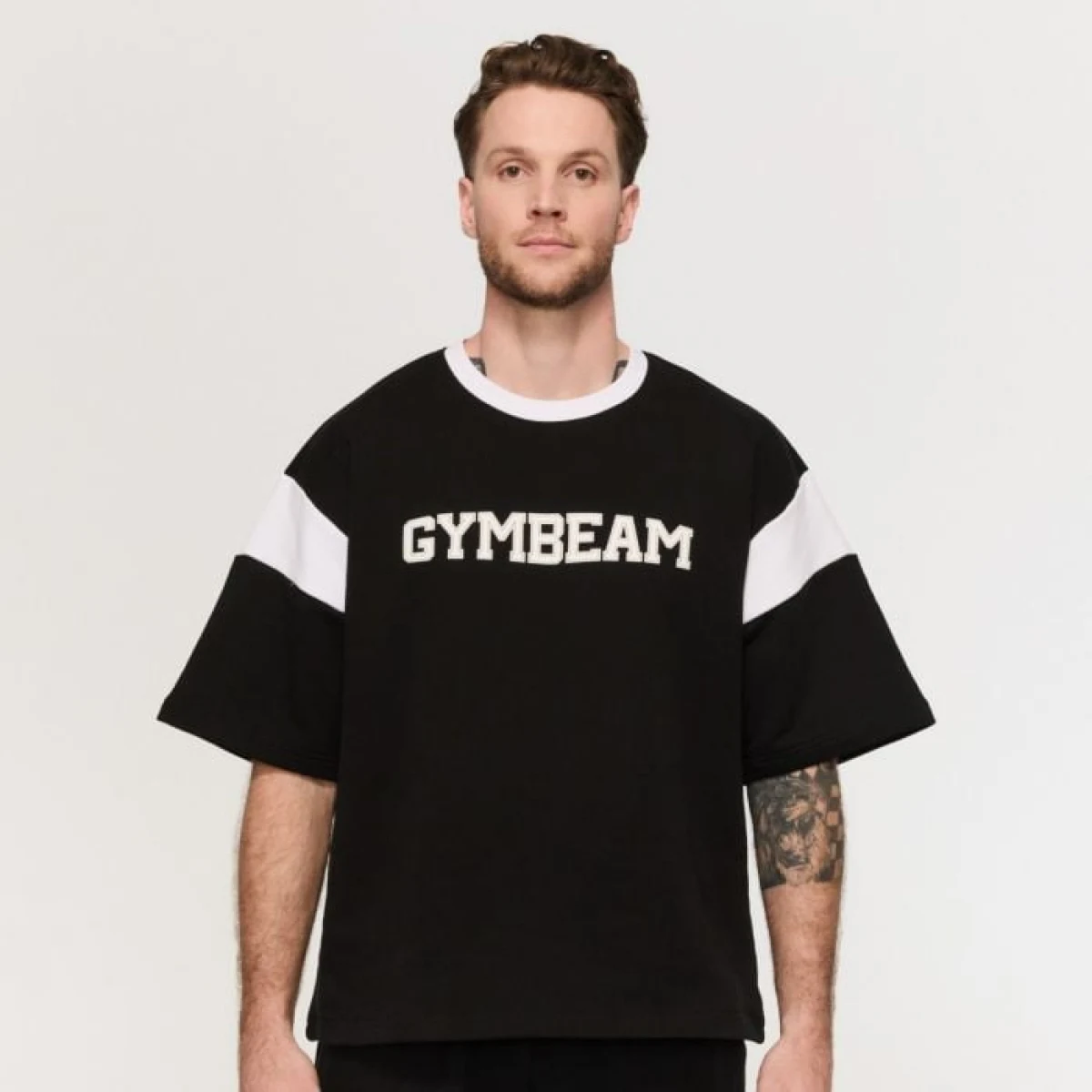 Тениска Premium Heavyweight Varsity Black - GymBeam - Размер: S | Тегло: 0,5912 g | Опаковка: 23 · záber 1
