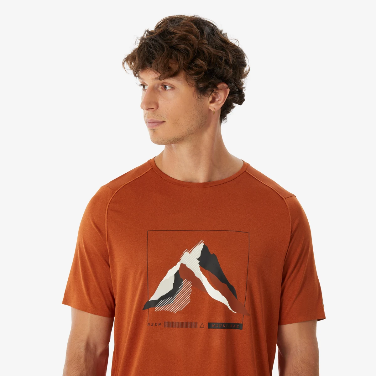QUECHUA Pánske turistické tričko MH500 krátky rukáv oranžové L · záber 2