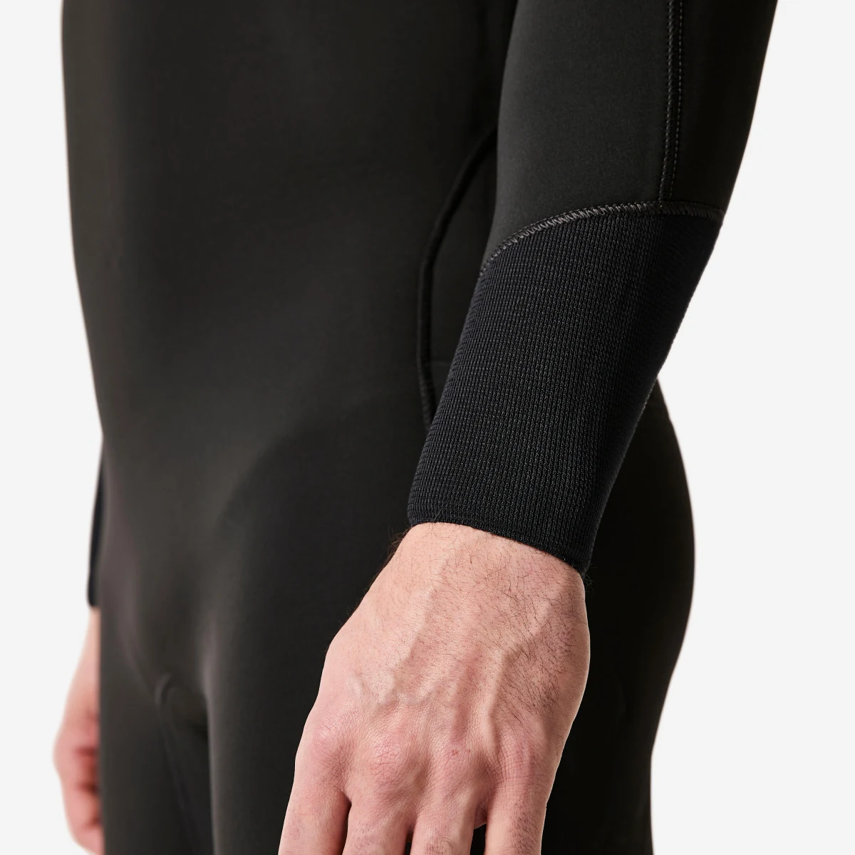 DECATHLON Pánska neoprénová kombinéza 900 na surf 5/4 mm s kuklou čierna L · záber 2