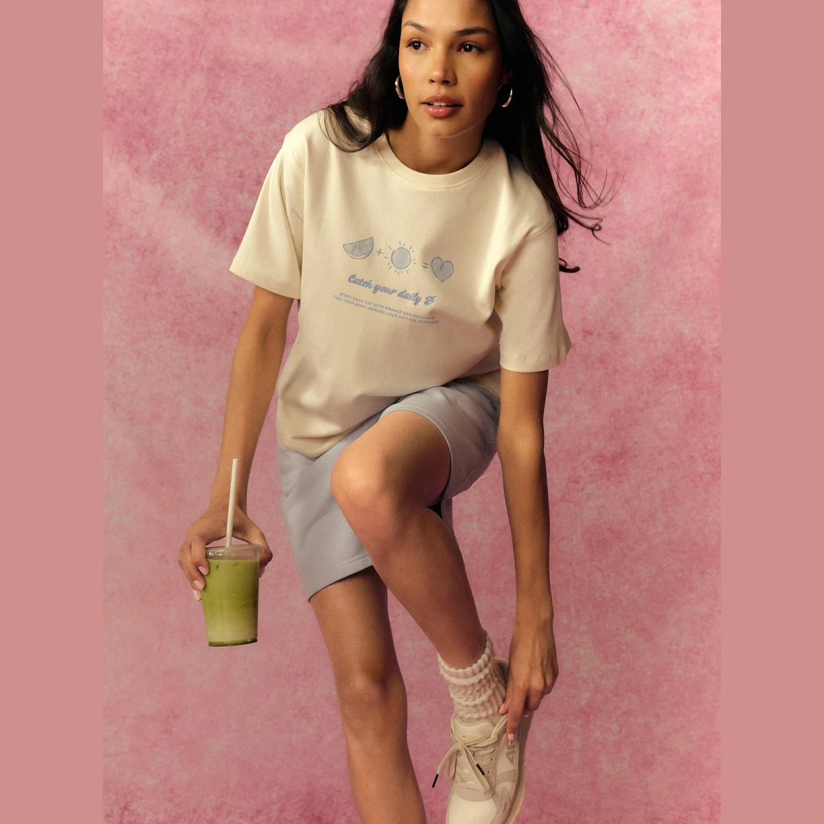 T-shirt loose s potiskem dámský - krémový · záber 1