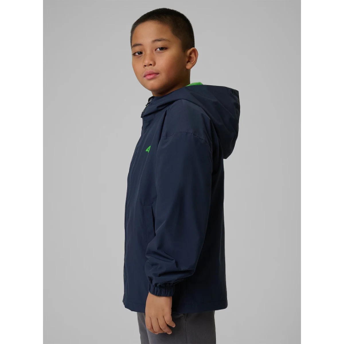 Chlapčenská turistická bunda s kapucňou 4F JUNIOR TECHNICAL JACKET U1096-31S-NAVY · záber 2