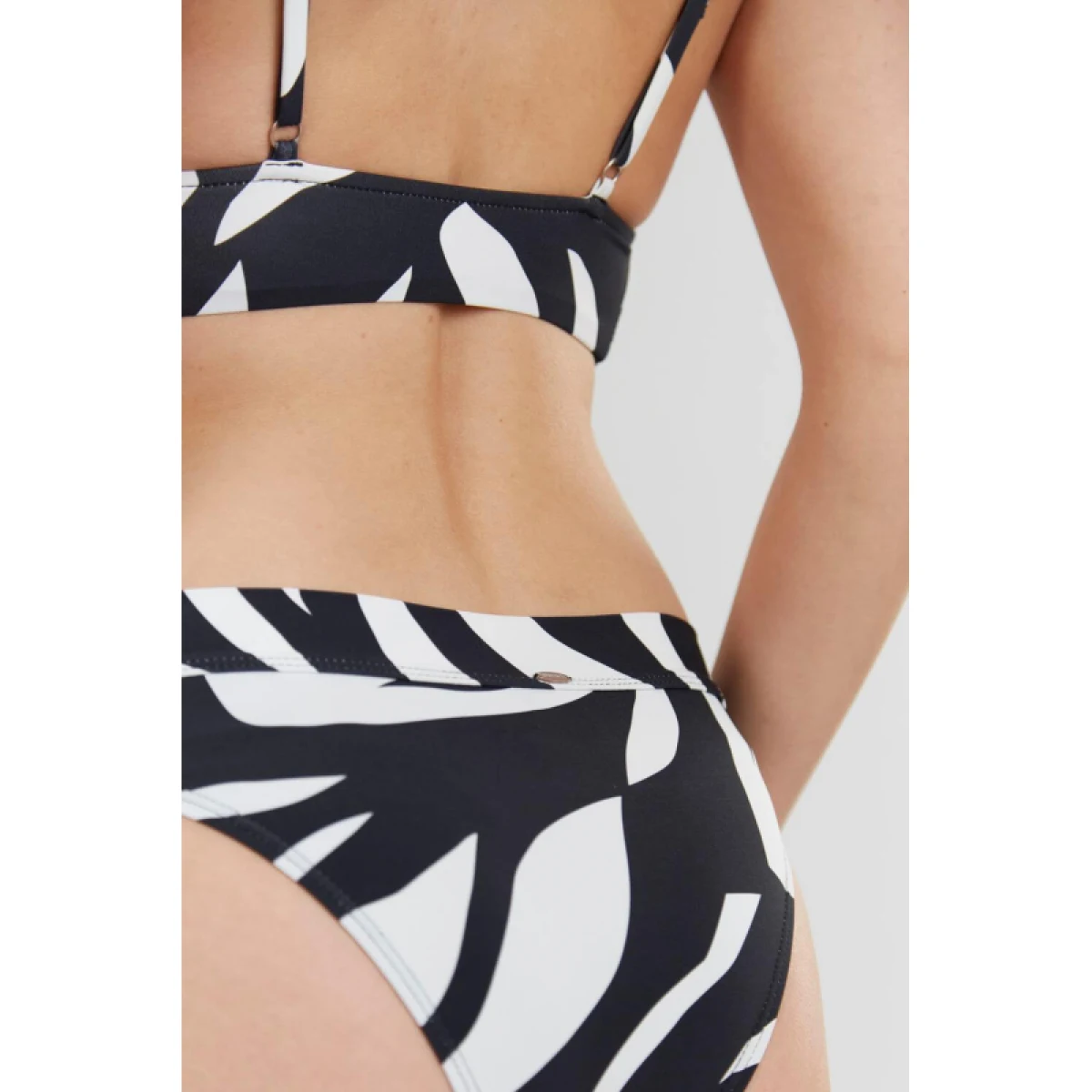 Dámské plavky spodní díl FUNDANGO Sahara Mid Waist Full Bottoms-893-raven · záber 5