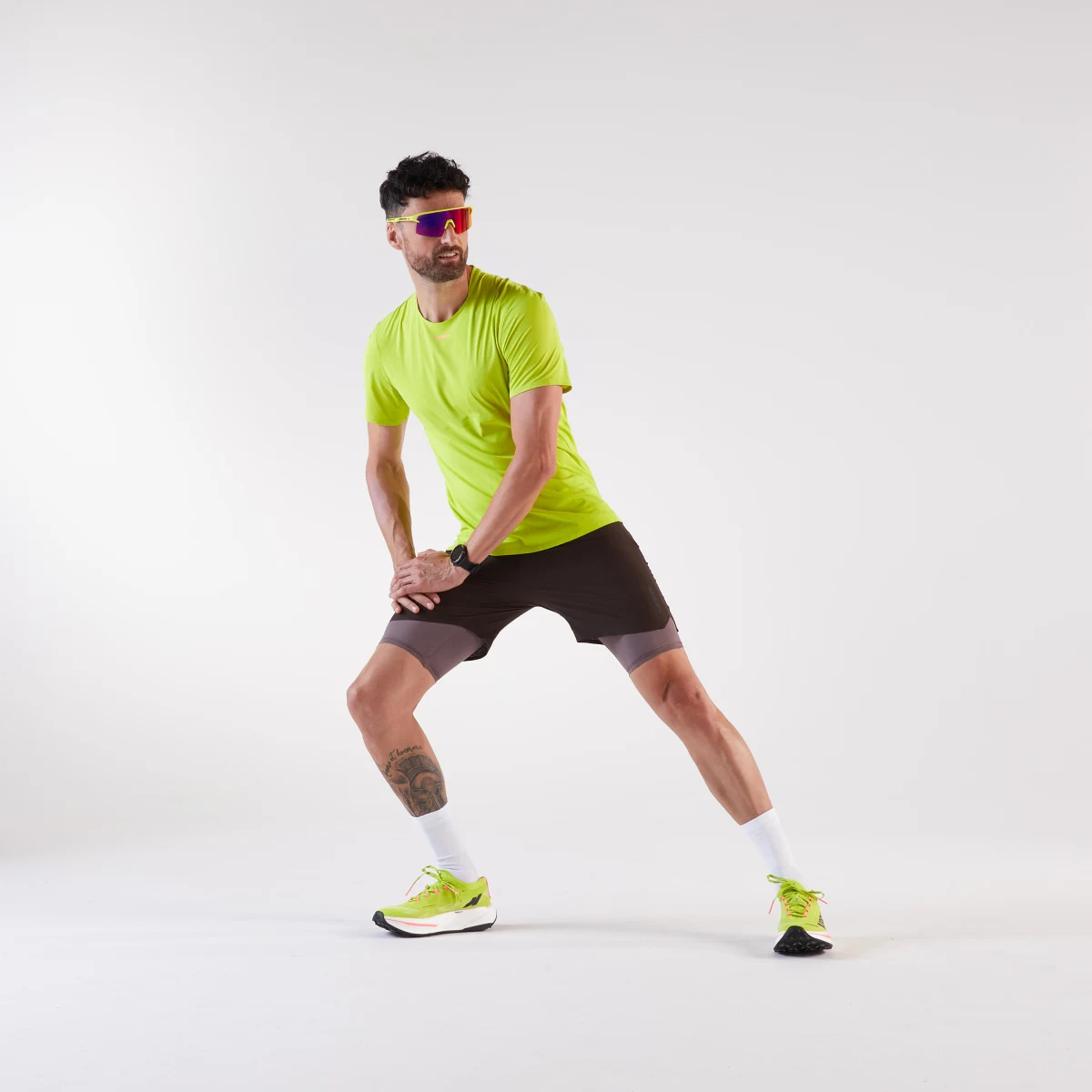 KIPRUN Pánske bežecké šortky na dlhé traily 2 v 1 Run Ultra 900 hnedé M · záber 2