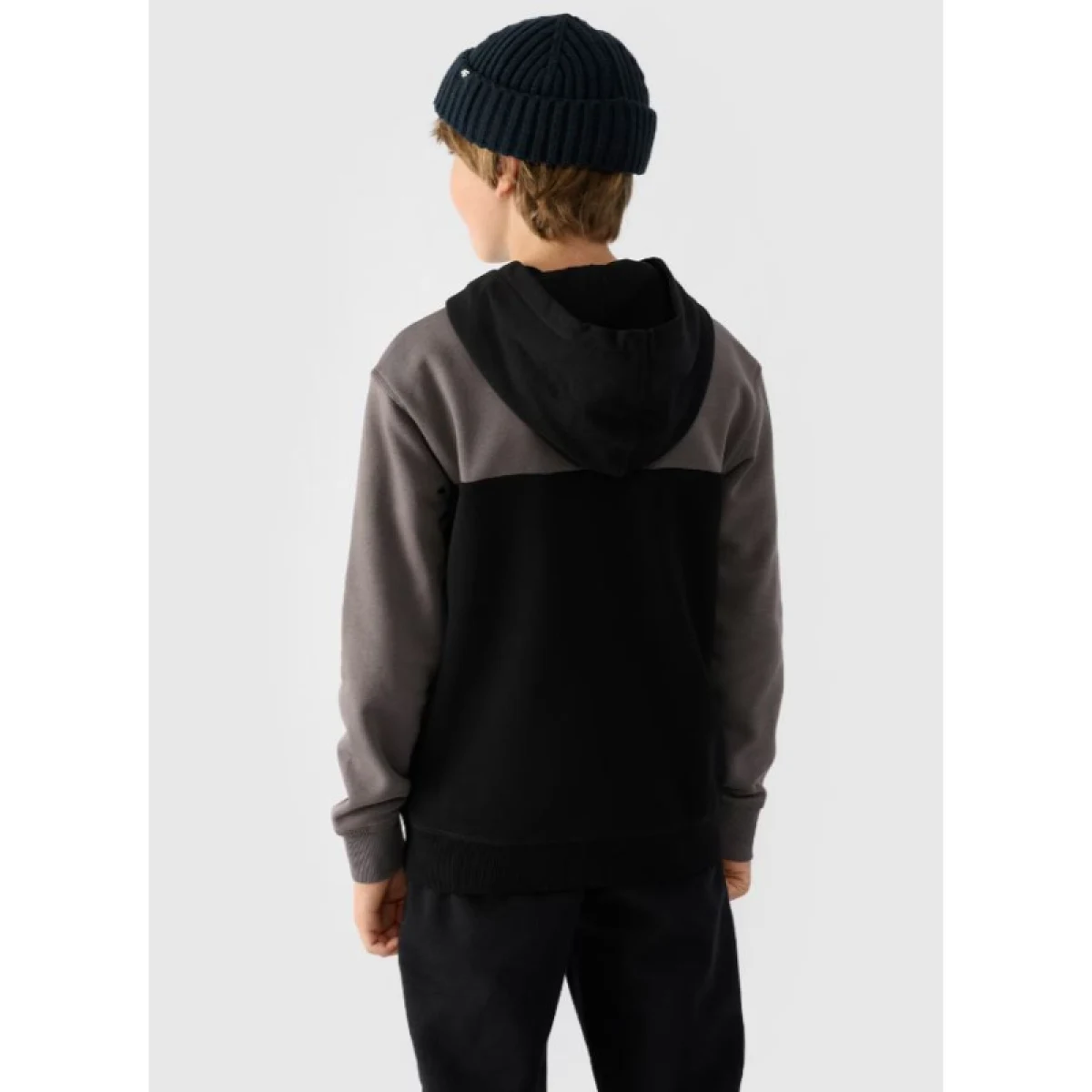 Chlapecká mikina s kapucí 4F JUNIOR SWEATSHIRT-JWAW24TSWSM1222-20S-DEEP BLACK · záber 3