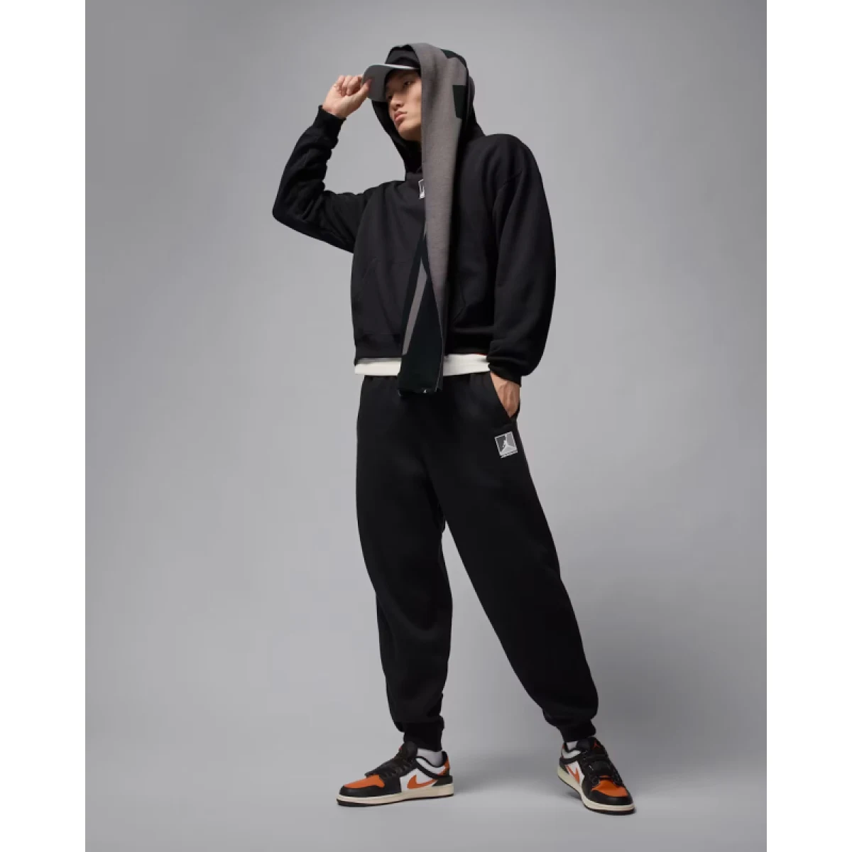 Pánske tepláky NIKE JORDAN M J BRK GFX PANT · záber 3