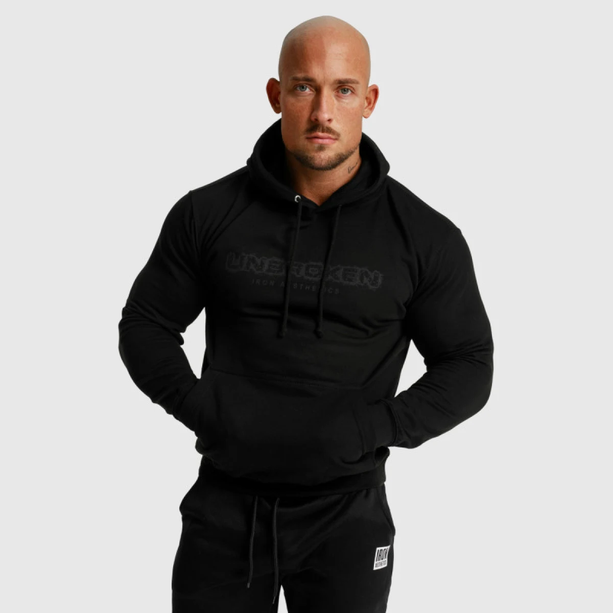 Fitness mikina bez zipsu Iron Aesthetics Unbroken, čierna · záber 2