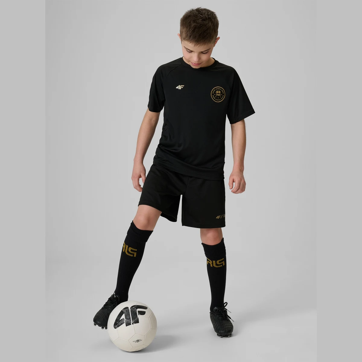 Dětské rychleschnoucí sportovní šortky 4F JUNIOR x Robert Lewandowski - černé · záber 1