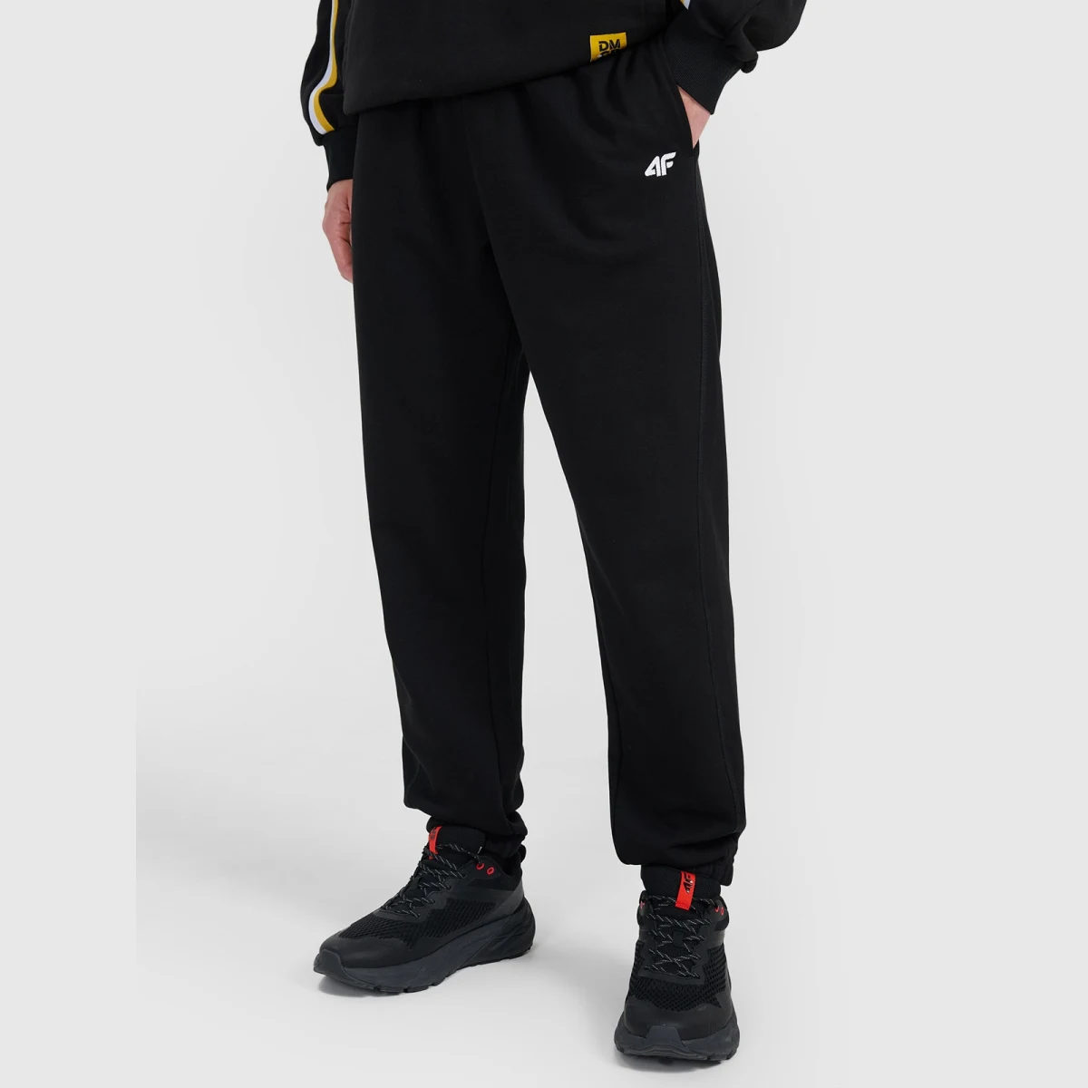 Unisex teplákové jogger kalhoty 4F x Drift Masters - černé · záber 2