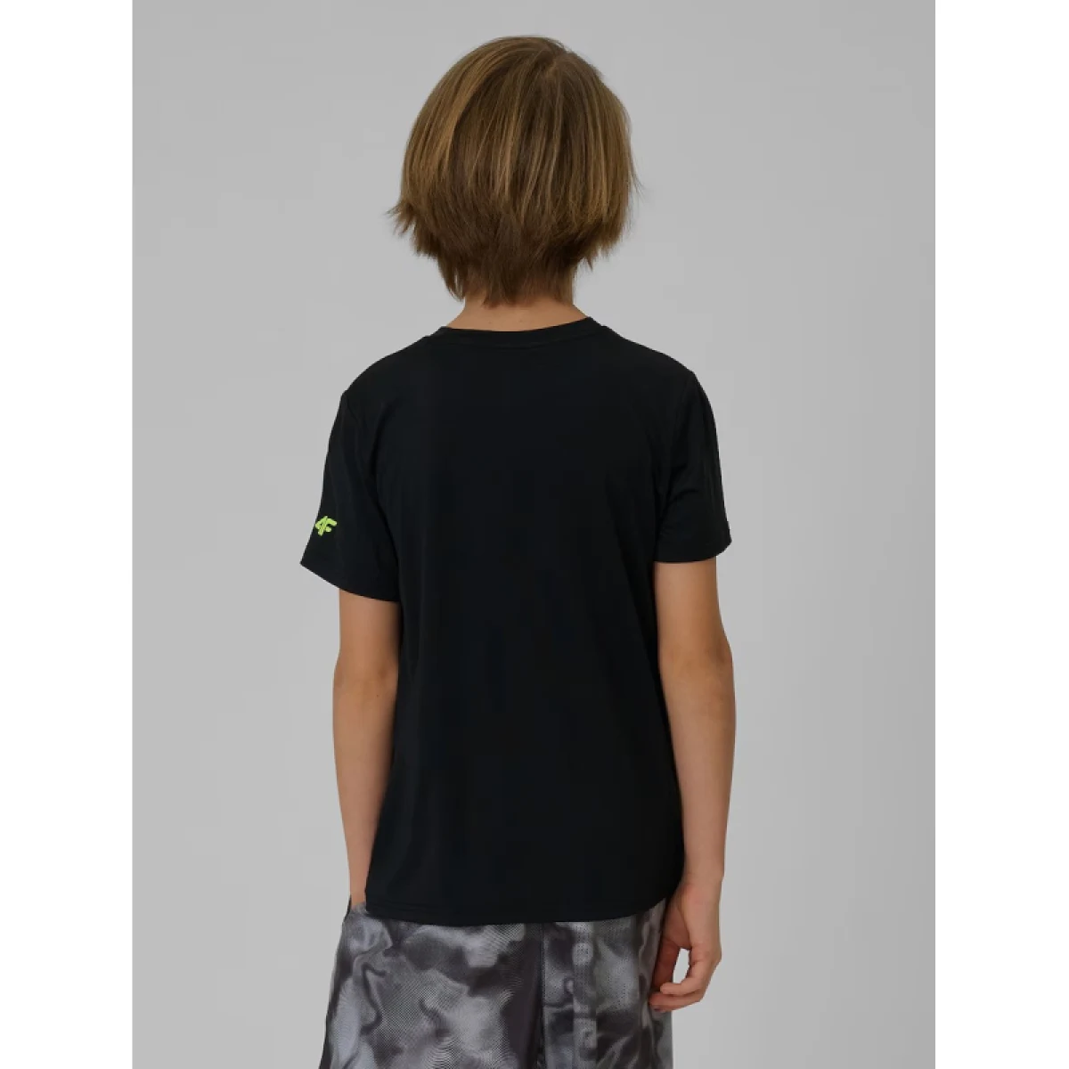 Chlapčenské tréningové tričko s krátkym rukávom 4F JUNIOR TSHIRT FNK M1966-20S-DEEP BLACK · záber 4