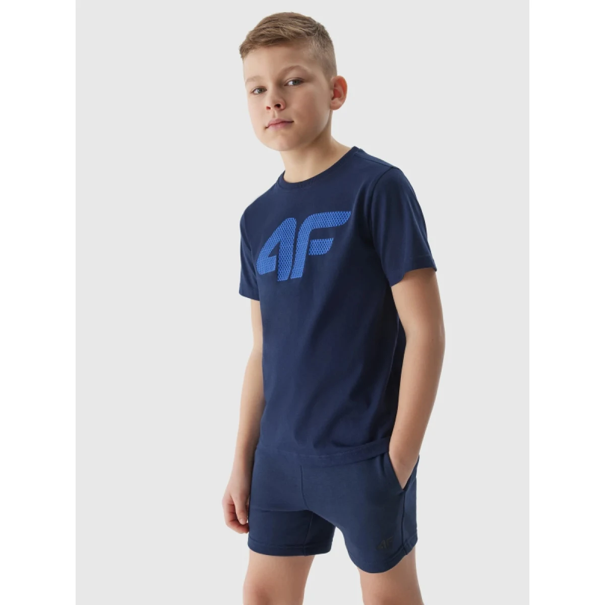 Chlapčenské teplákové kraťasy 4F JUNIOR SHORTS CAS-JWSS24TSHOM272-31S-NAVY · záber 3