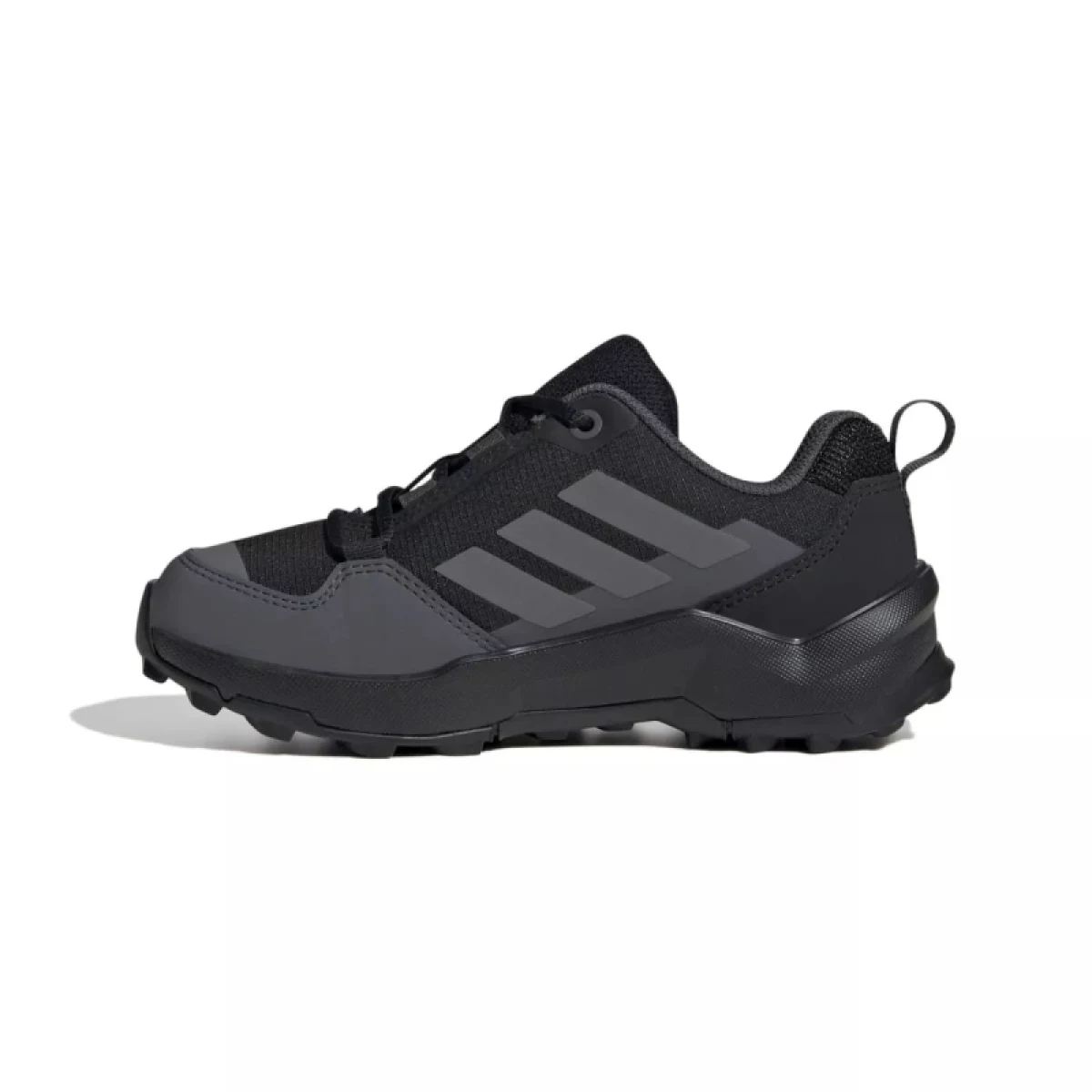 Juniorská nízka turistická obuv ADIDAS Terrex AX4 R.Rdy Jr core black grey four grey six · záber 3
