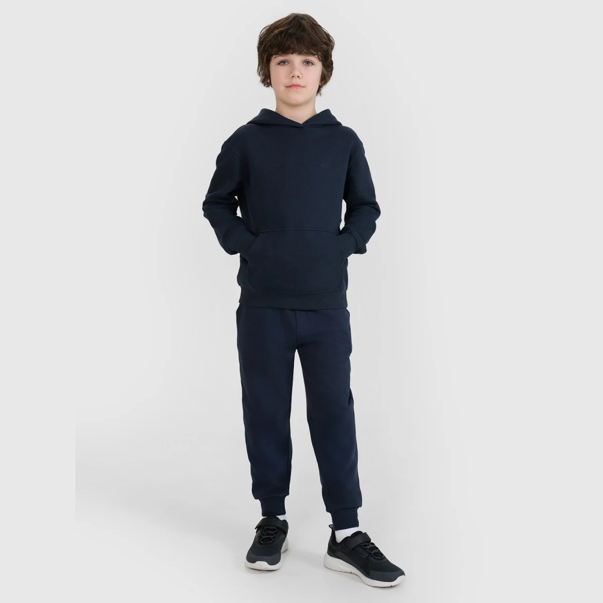 Chlapecké tepláky typu jogger - tmavě modré · záber 1