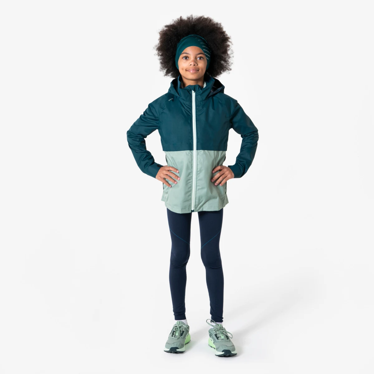 KIPRUN Detská nepremokavá hrejivá bežecká bunda JKT 3v1 modro-zelená 7-8 r (123-130 cm) · záber 2