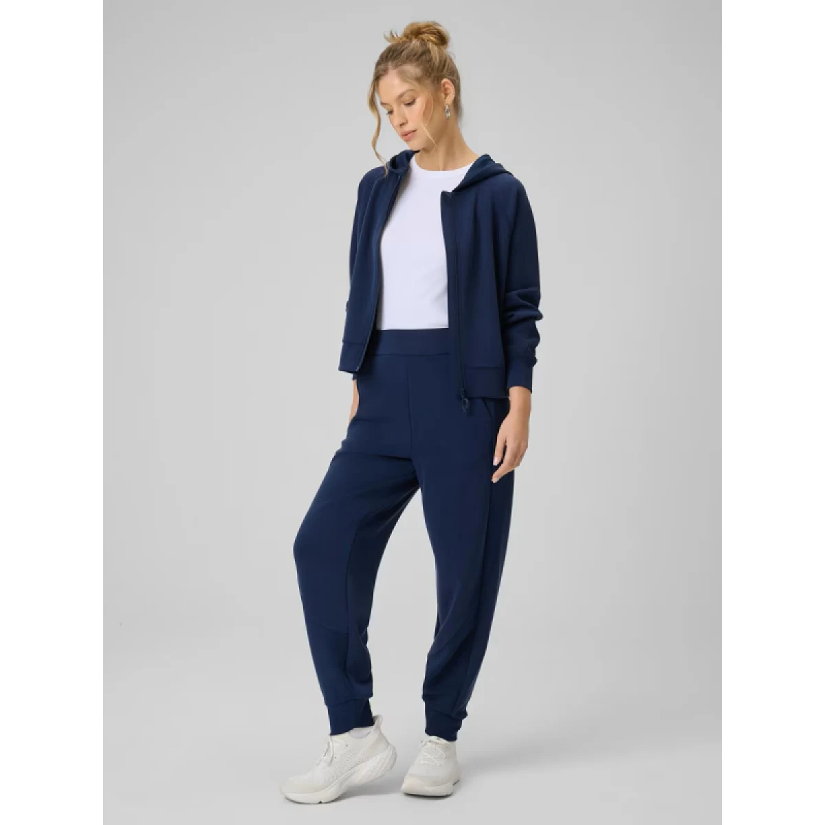 Dámske tepláky 4F TROUSERS CAS F1410-31S-NAVY · záber 3