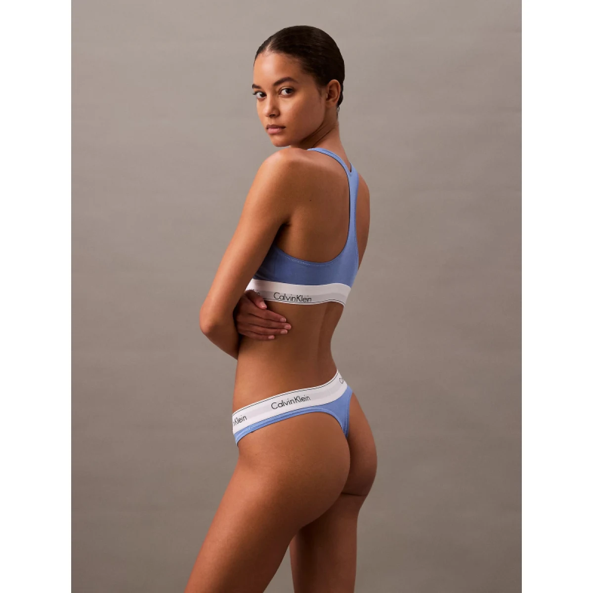 Dámské kalhotky CALVIN KLEIN THONG · záber 5