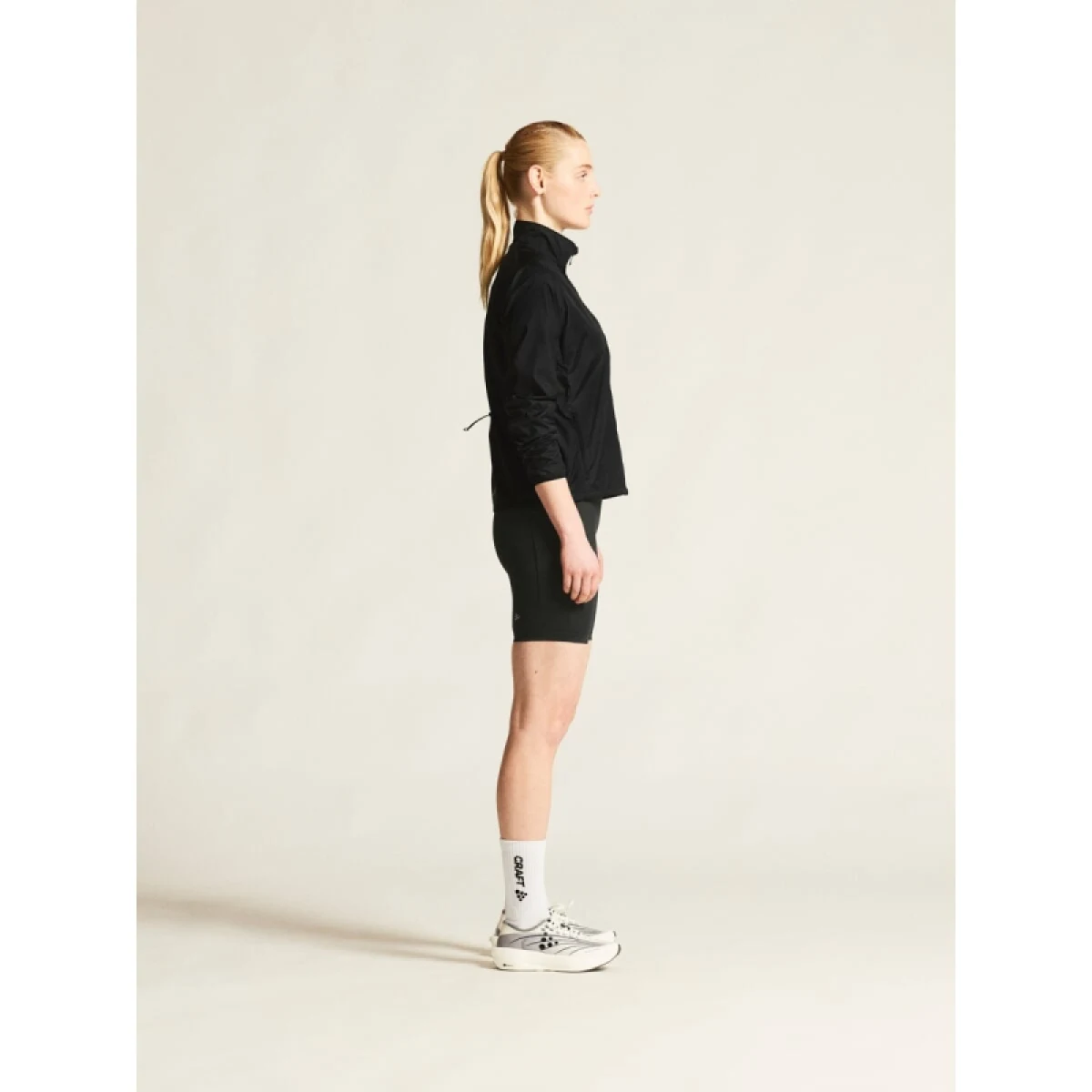Dámska bežecká bunda CRAFT ESSENCE WIND JACKET 2 W · záber 4