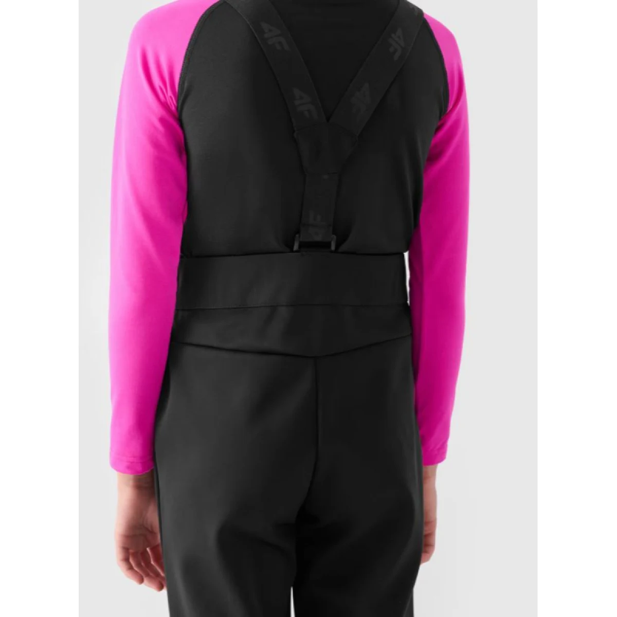 Dívčí lyžařské softshellové kalhoty 4F JUNIOR TROUSERS FNK-JWAW24TFTRF661-20S-DEEP BLACK · záber 5