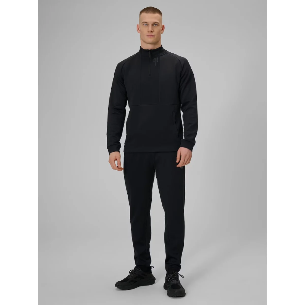 Pánske bežecké nohavice 4F TROUSERS FNK M1033-20S-DEEP BLACK · záber 3
