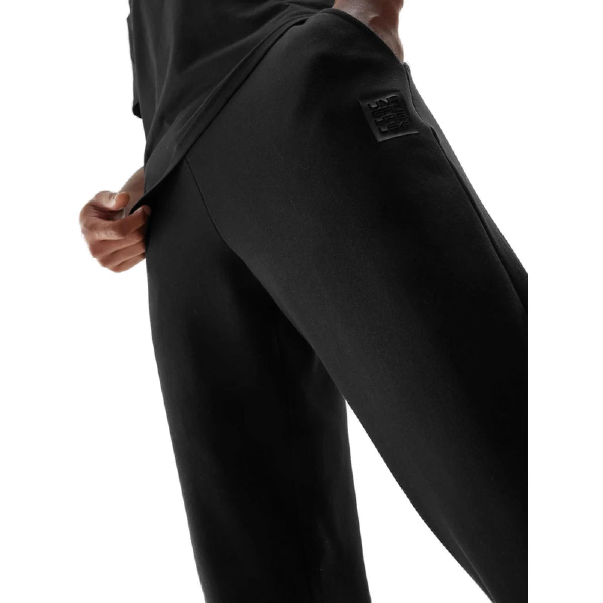Pánské tepláky 4F TROUSERS-AW23TTROM453-20S-DEEP BLACK · záber 4