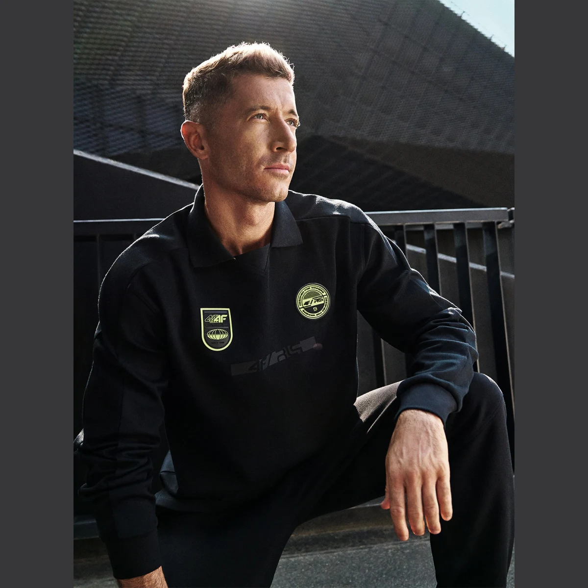 Pánské polo s dlouhým rukávem 4F x Robert Lewandowski - černé · záber 1