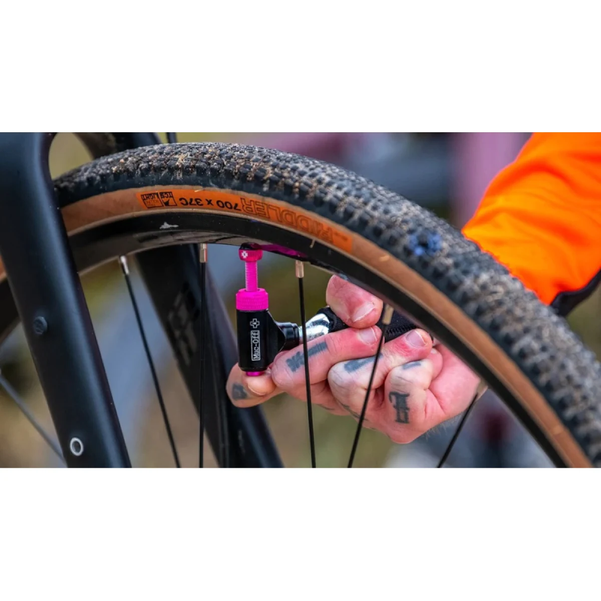 Bicikli pumpa MUC-OFF MTB Inflator Kit · záber 4