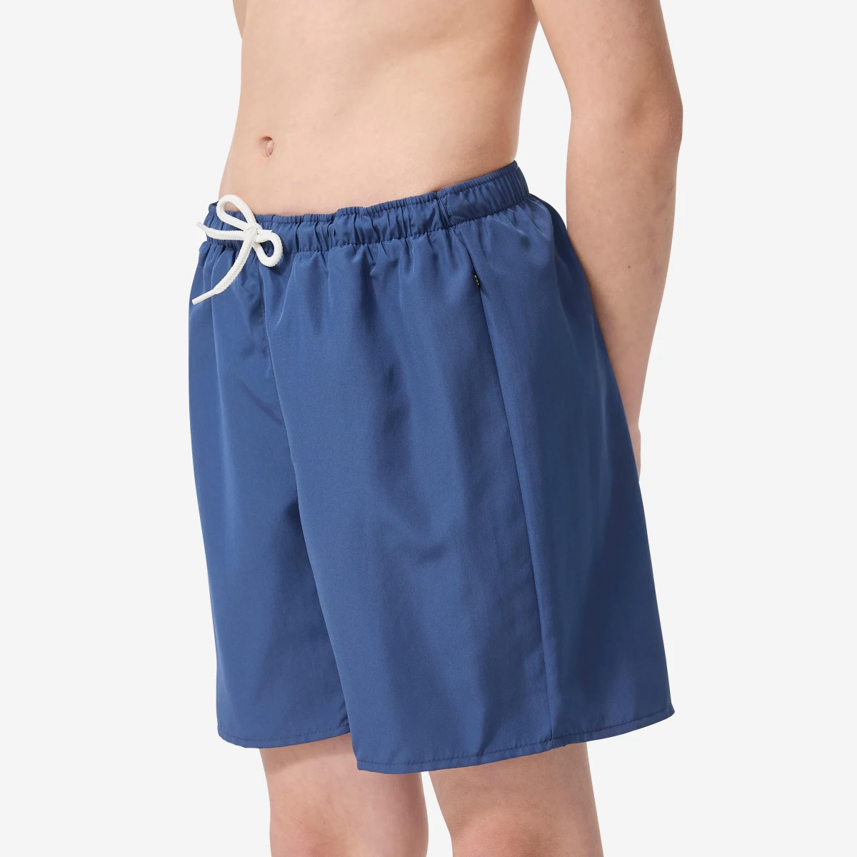 DECATHLON Chlapčenské plážové šortky 100 tmavomodré 8-9 r (131-140 cm) · záber 1
