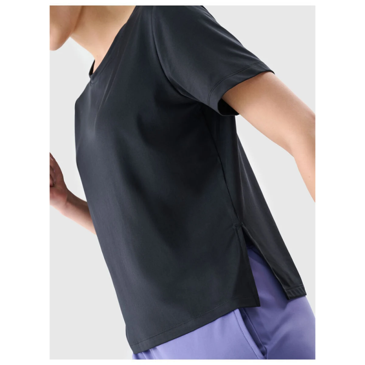 Dámské tréninkové tričko s krátkým rukávem 4F TSHIRT FNK F1236-20S-DEEP BLACK · záber 4