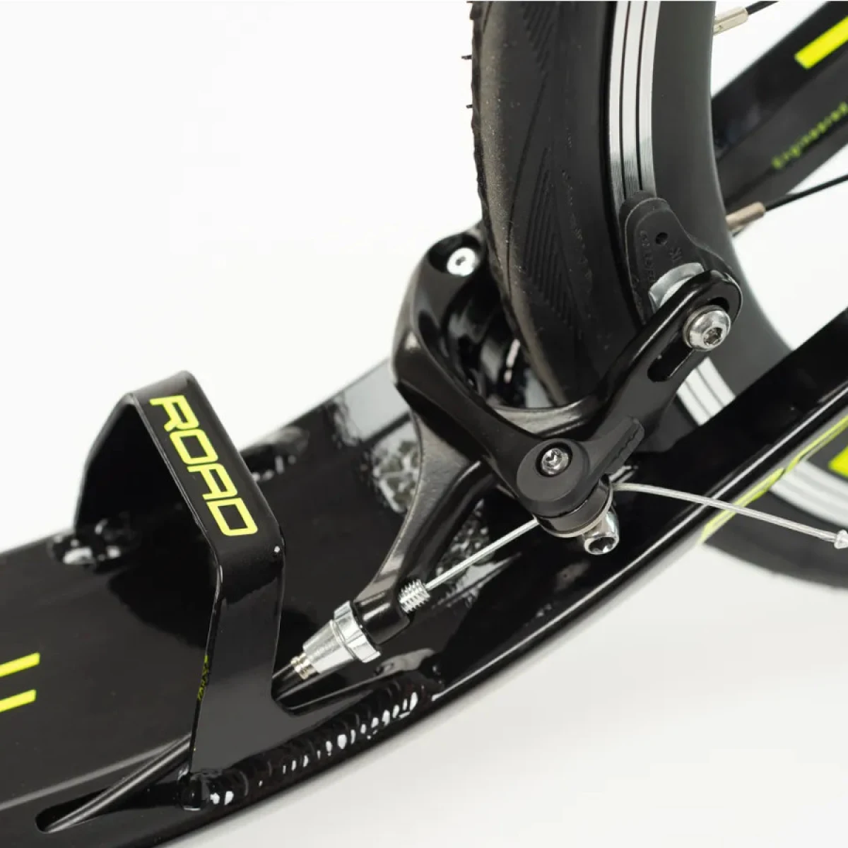 Crussis Koloběžka Crussis ROAD 4.2-1 černo-žlutá 28"/20" · záber 3