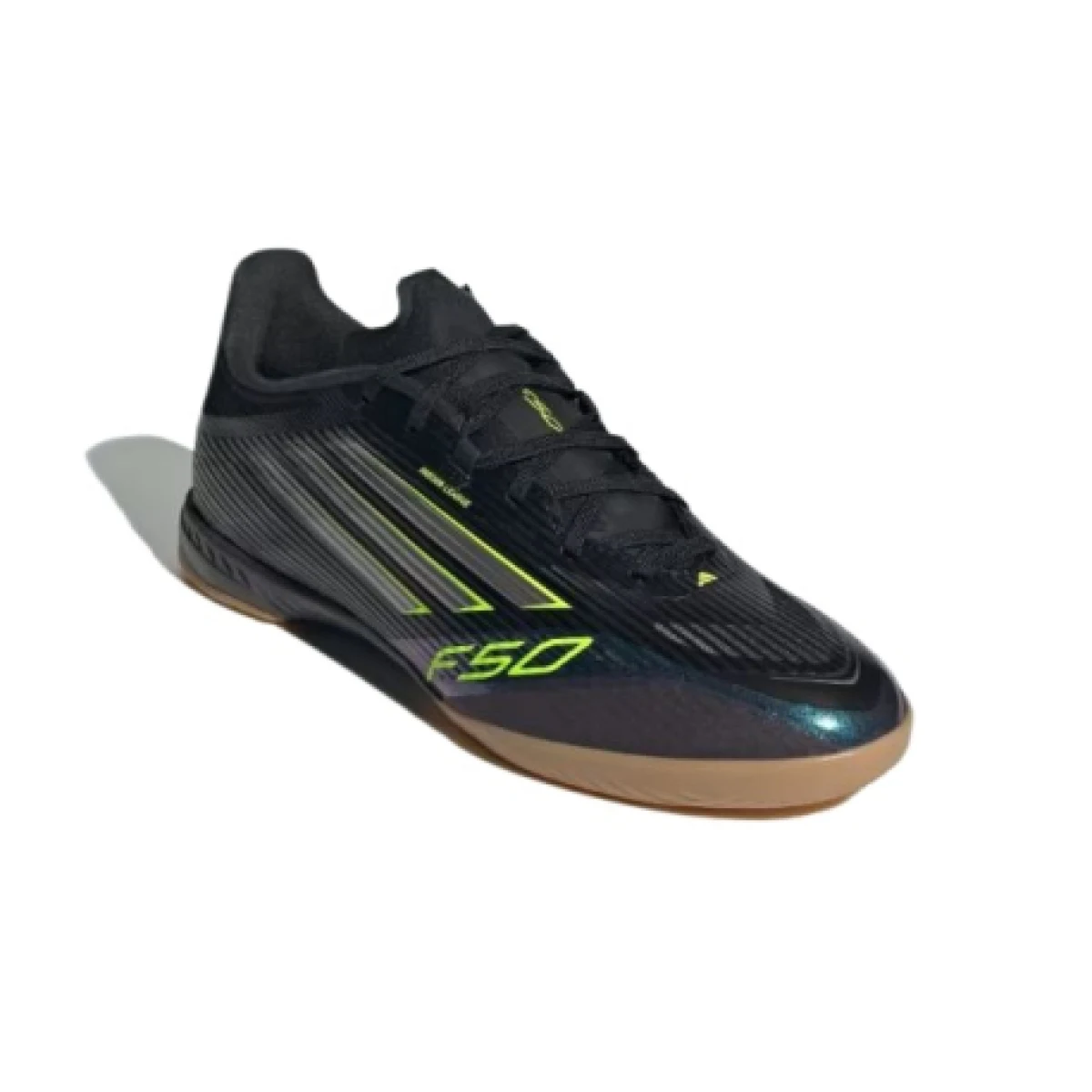 Pánske futbalové kopačky halové ADIDAS F50 League M IC core black iron metallic lucid lemon · záber 1