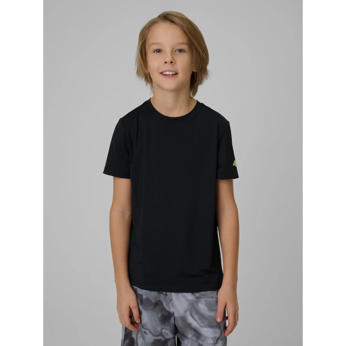 Chlapčenské tréningové tričko s krátkym rukávom 4F JUNIOR TSHIRT FNK M1966-20S-DEEP BLACK · záber 2