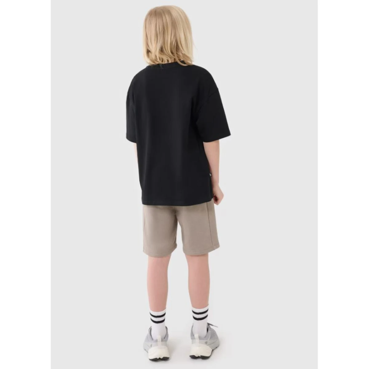 Chlapecké teplákové kraťasy 4F JUNIOR SHORTS CAS M600-83S-BEIGE · záber 4