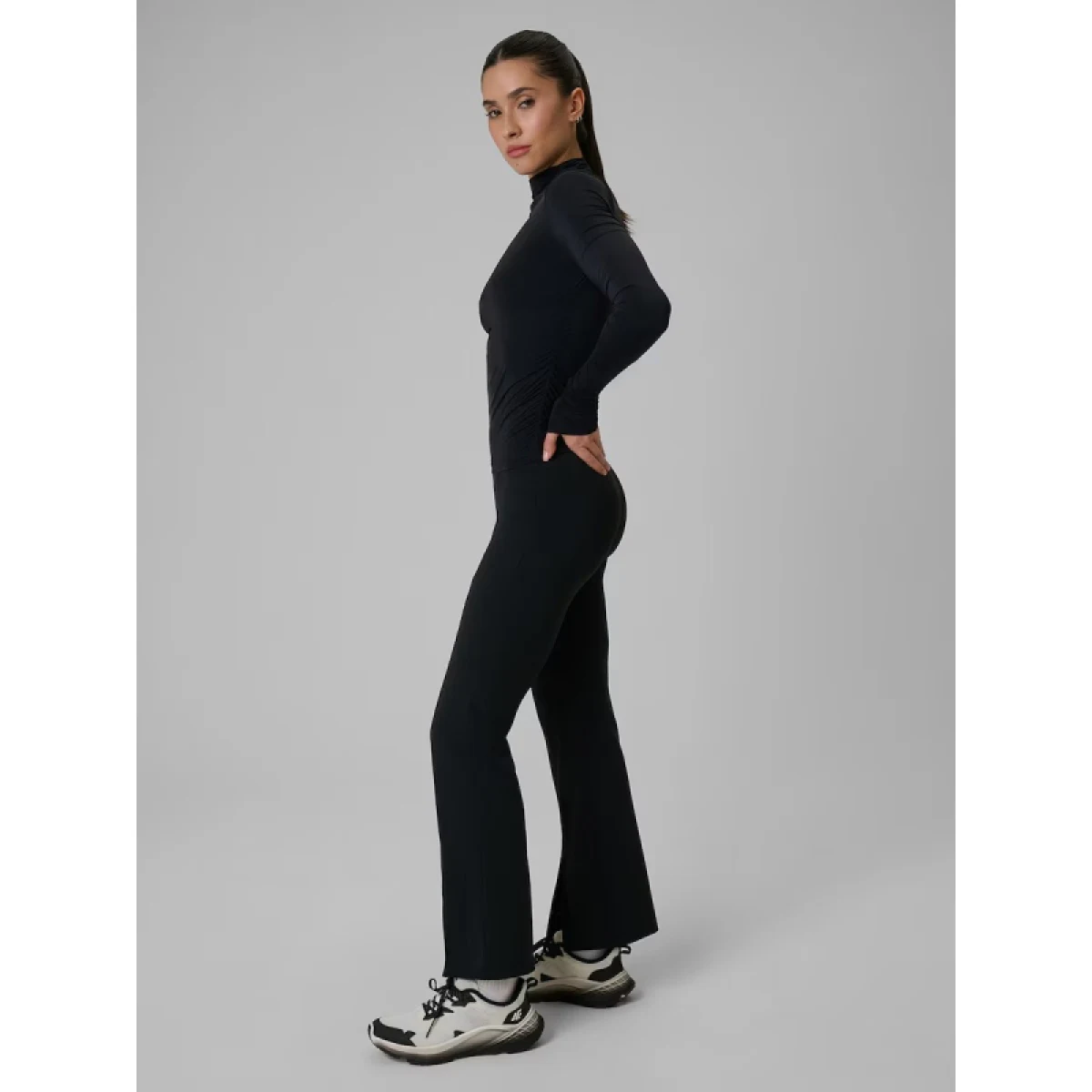 Dámske legíny 4F TIGHTS FNK F405-20S-DEEP BLACK · záber 4