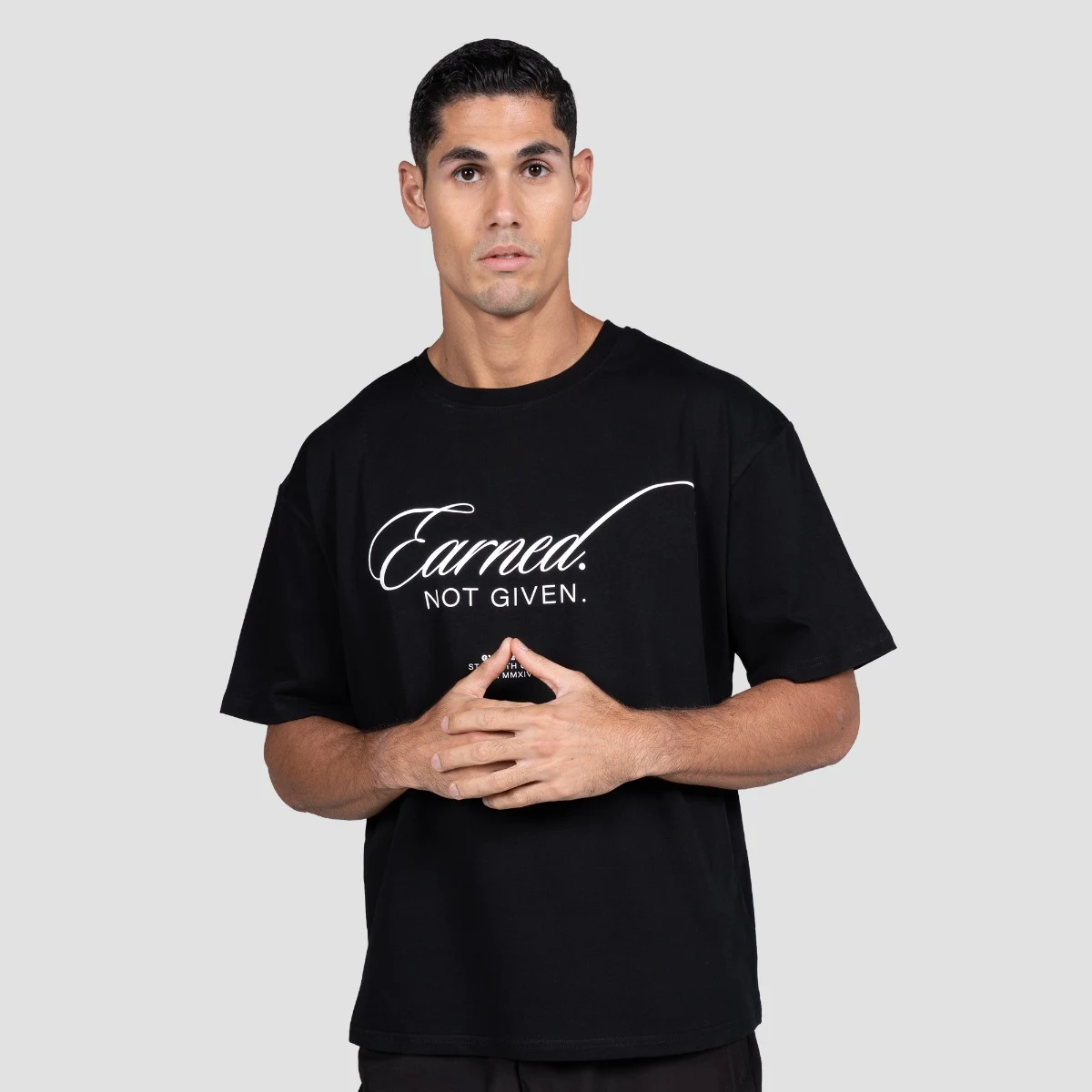 GymBeam Earned T-shirt Black - Veličina: XXL | Boja: Crna | Težina: 0,2885 g | Pakiranje: 37 · záber 1