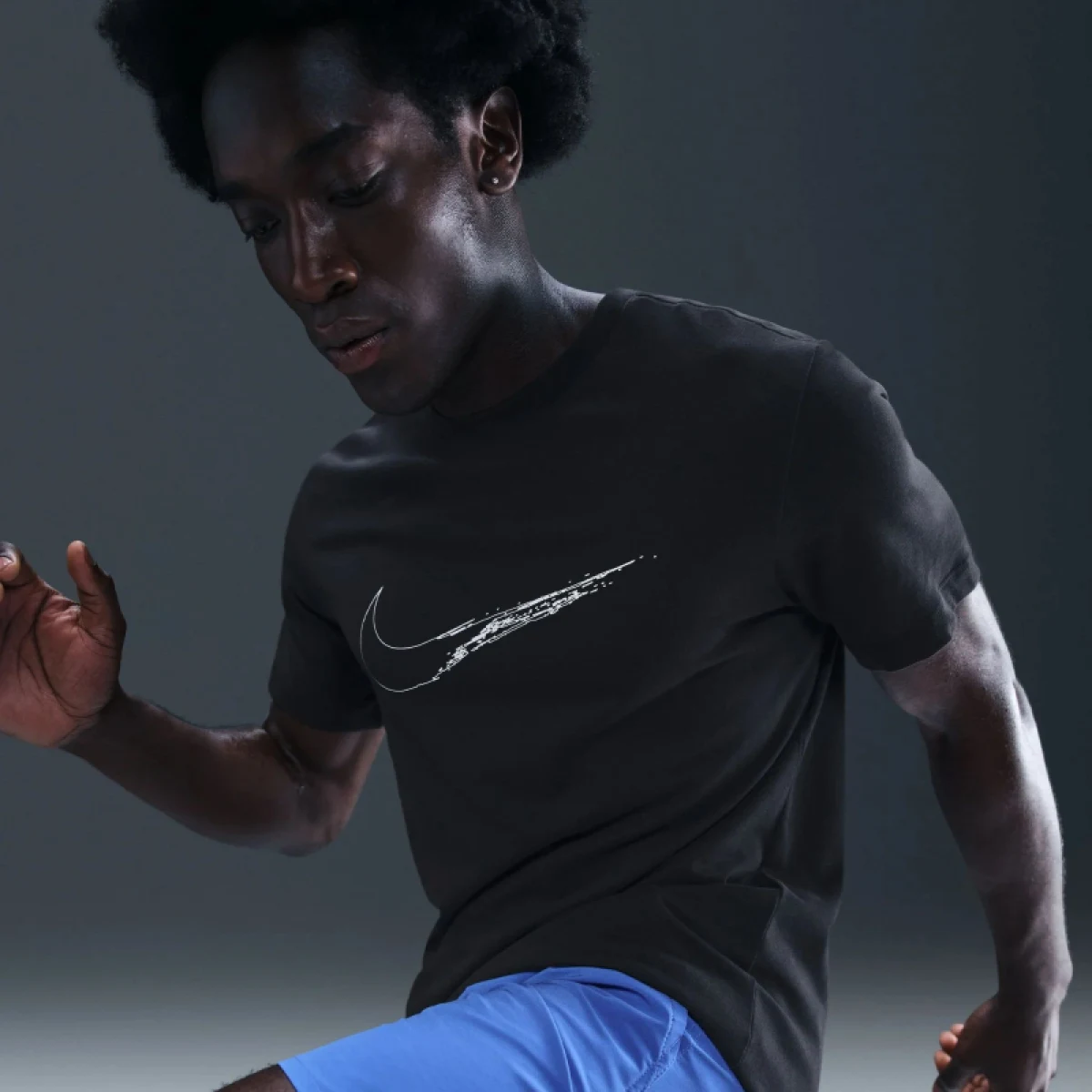 Pánske tréningové tričko s krátkym rukávom NIKE M NK DF TEE HBR BLACK WHITE · záber 3