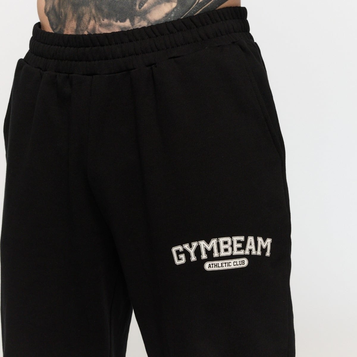 GymBeam Varsity Sweatpants Black - Méret: L | Szín: Fekete | Tömeg: 0,6644 g | Csomag: 18 · záber 4