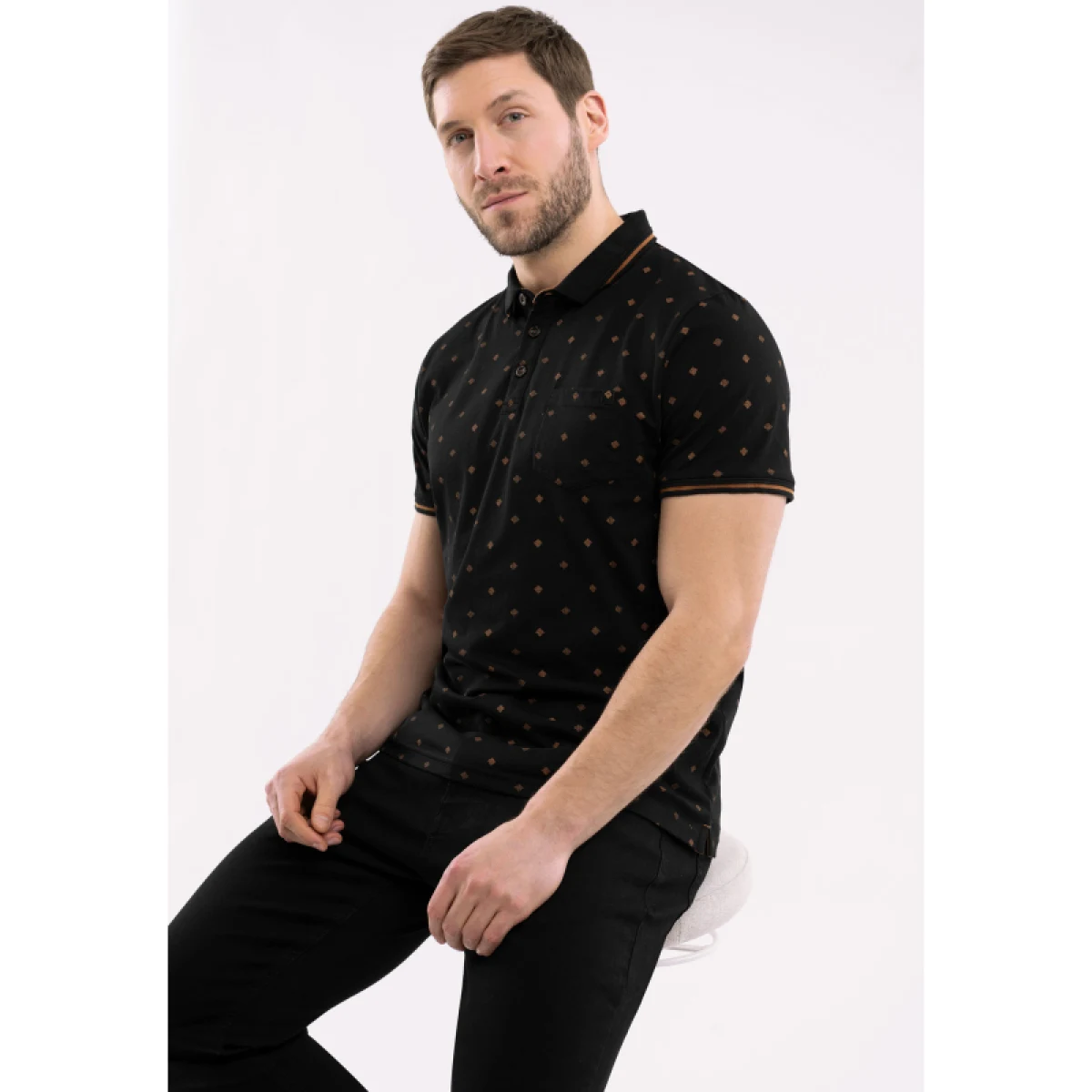 Pánské polo tričko s krátkým rukávem VOLCANO O-GOTI-700-BLACK · záber 4