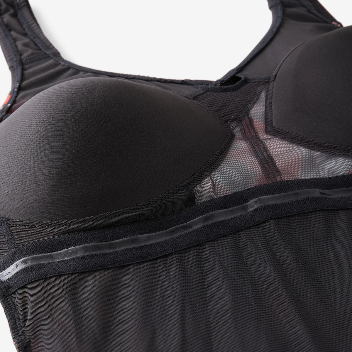 DECATHLON Dámske jednodielne plavky Claris Graou na cvičenie vo vode čierne vzorované 3XL · záber 2