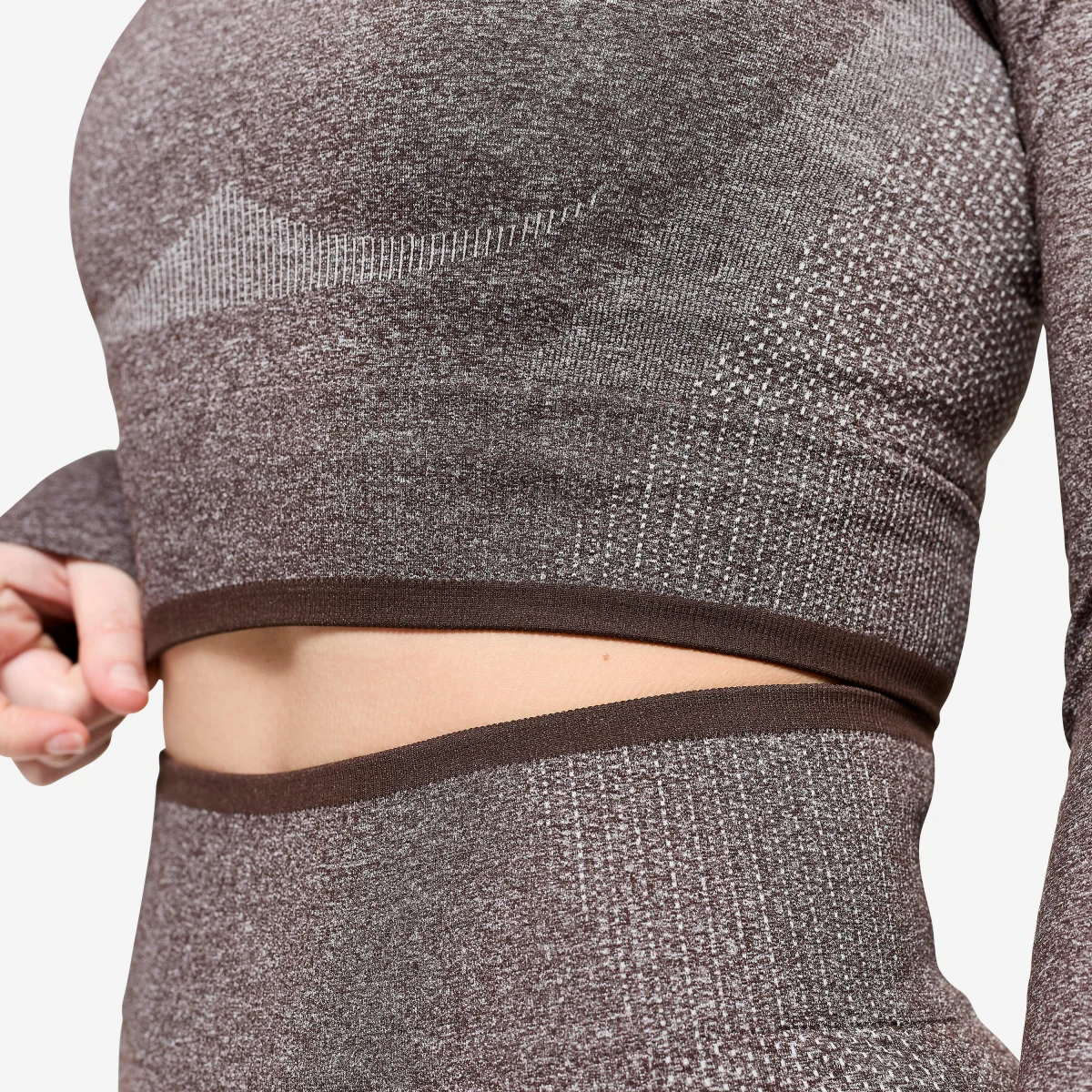 DOMYOS Dámsky fitness crop top s dlhými rukávmi hnedý XS · záber 2
