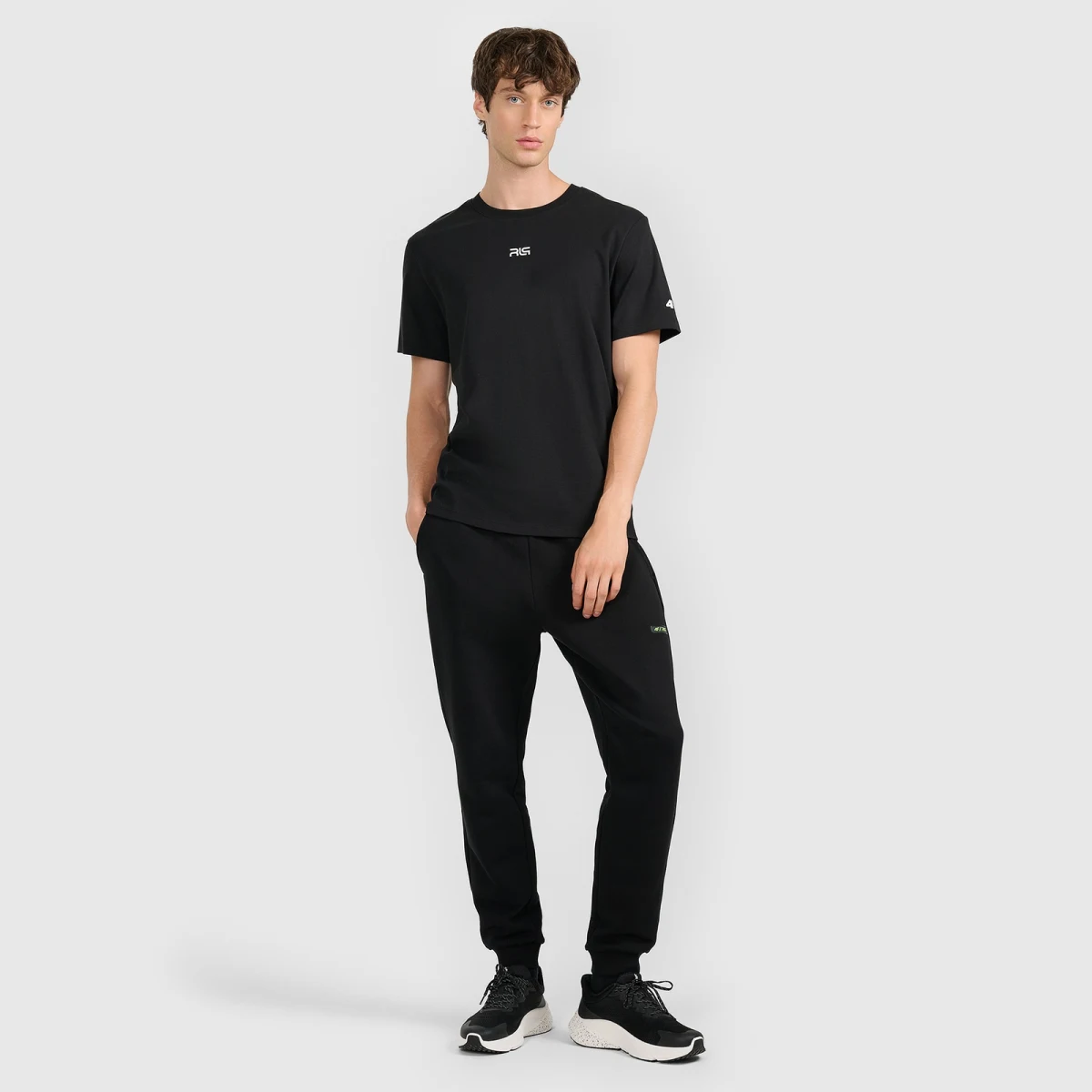 T-shirt regular s potiskem pánský 4F x Robert Lewandowski - černá · záber 2