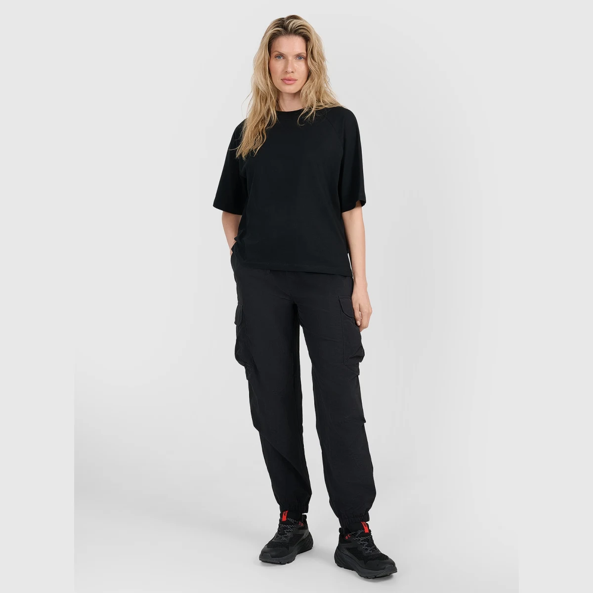 Dámské oversize hladké tričko - černé · záber 2