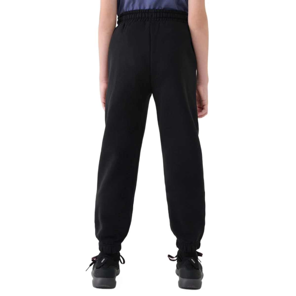 Chlapčenské zateplené tepláky 4F JUNIOR TROUSERS CAS M1510-4FJWMM00TTROM1510-20S-DEEP BLACK · záber 2