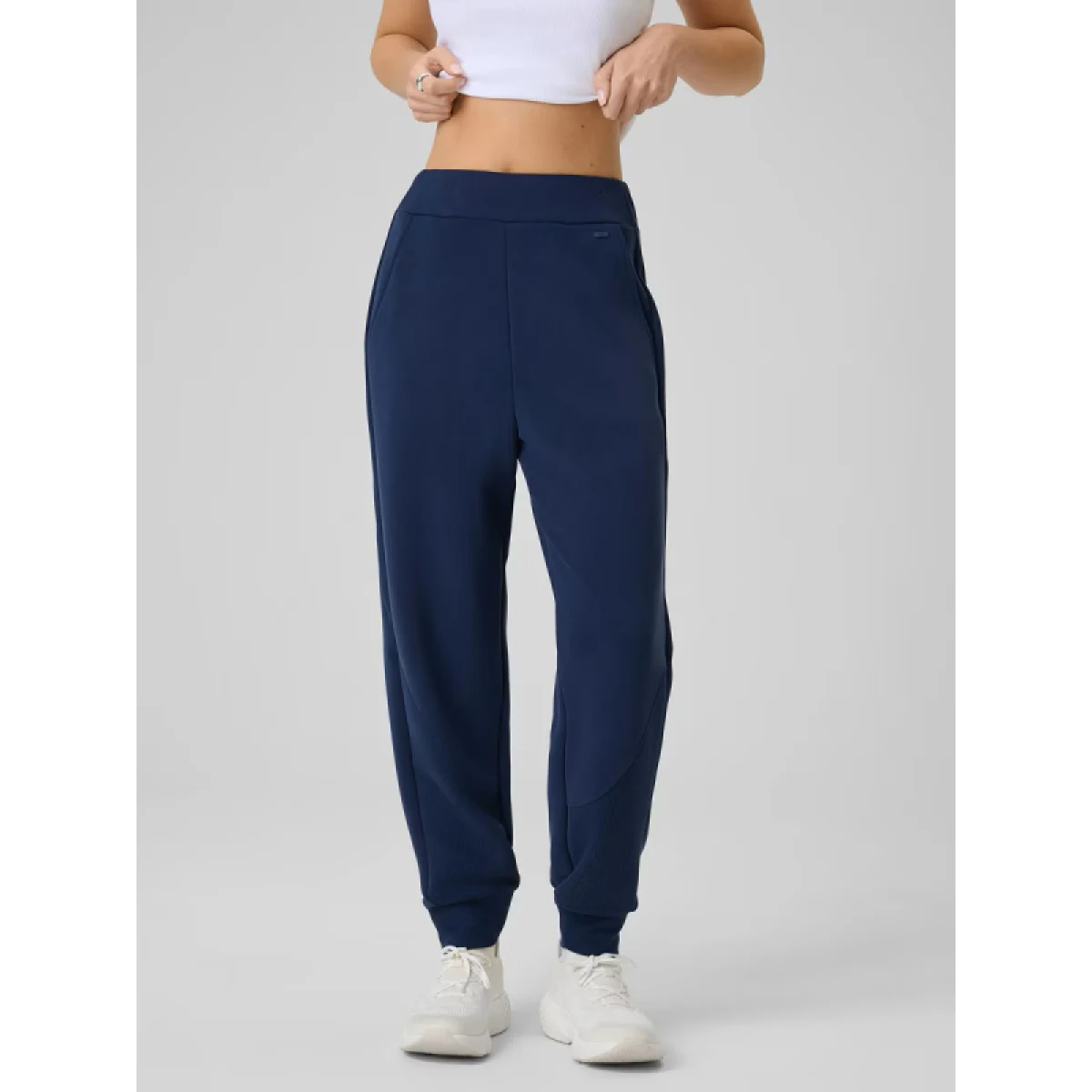 Dámske tepláky 4F TROUSERS CAS F1410-31S-NAVY · záber 2