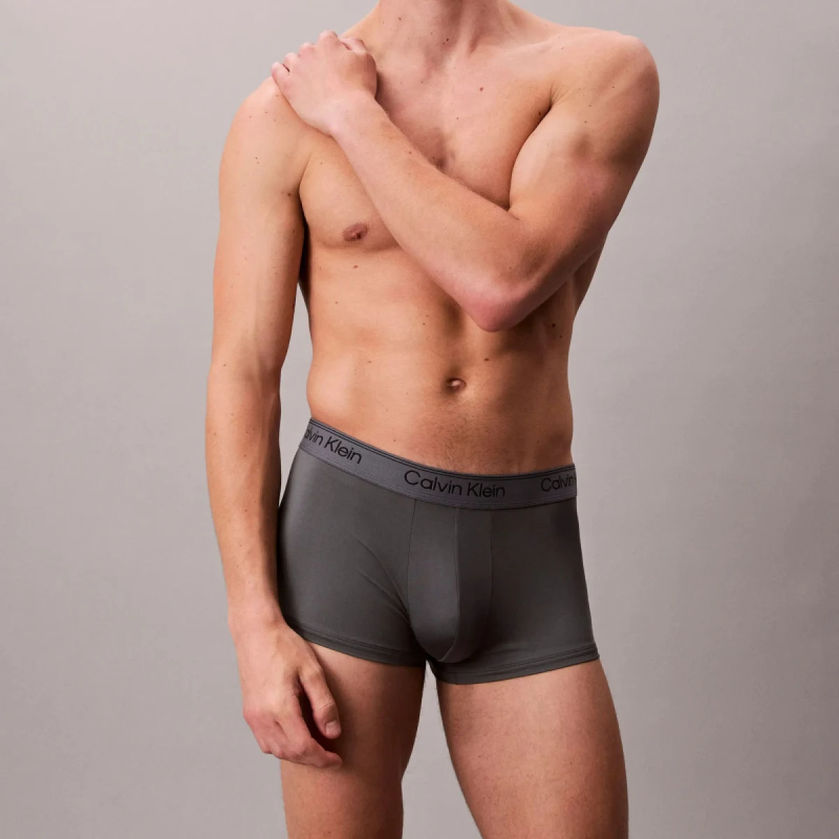 Pánske boxerky CALVIN KLEIN 5 PACK - Relaxed Dart Trunks Icon Cotton Stretch 3-Pack black w chalk logo black w currie · záber 3