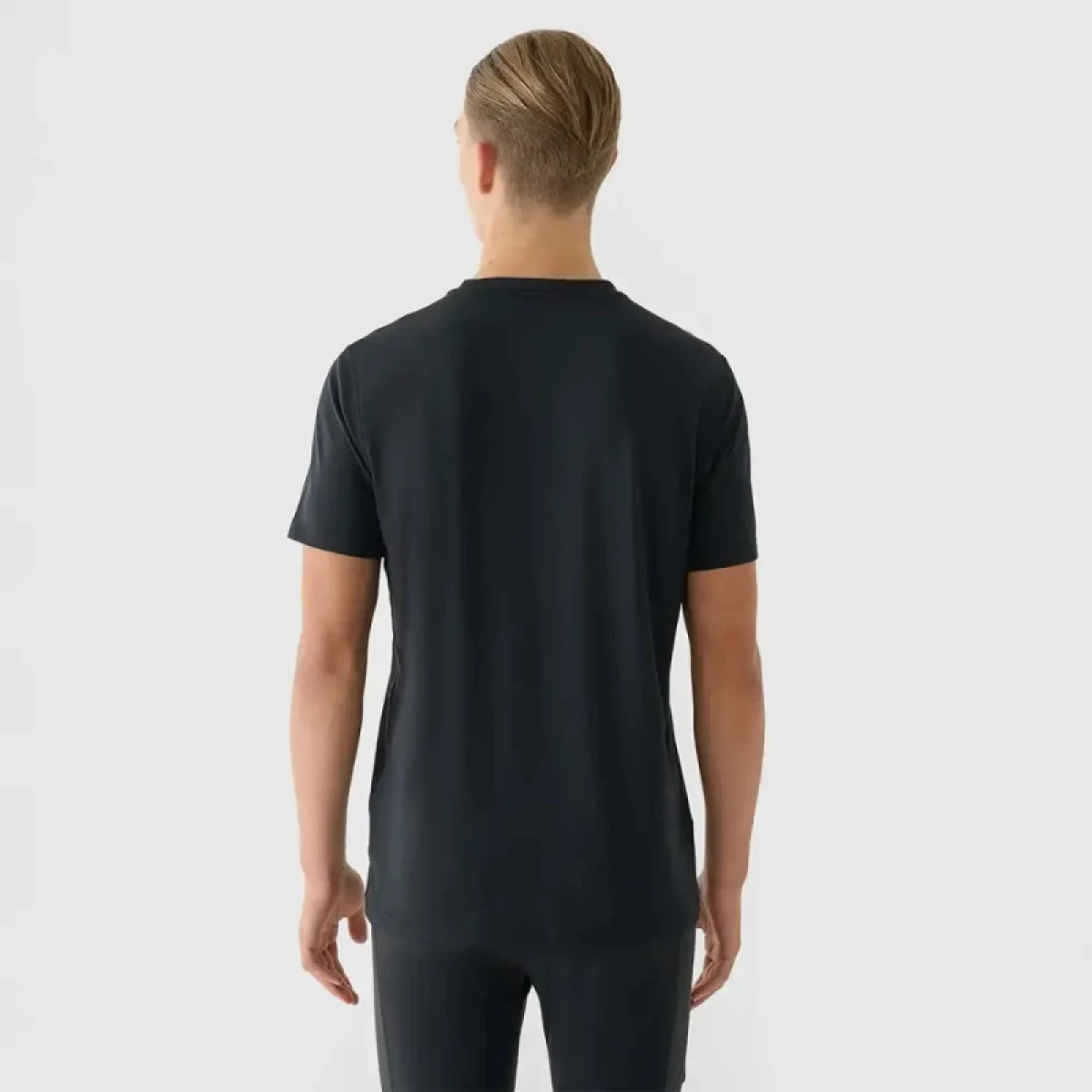 Pánské tréninkové tričko s krátkým rukávem 4F TSHIRT FNK M1343-20S-DEEP BLACK · záber 4