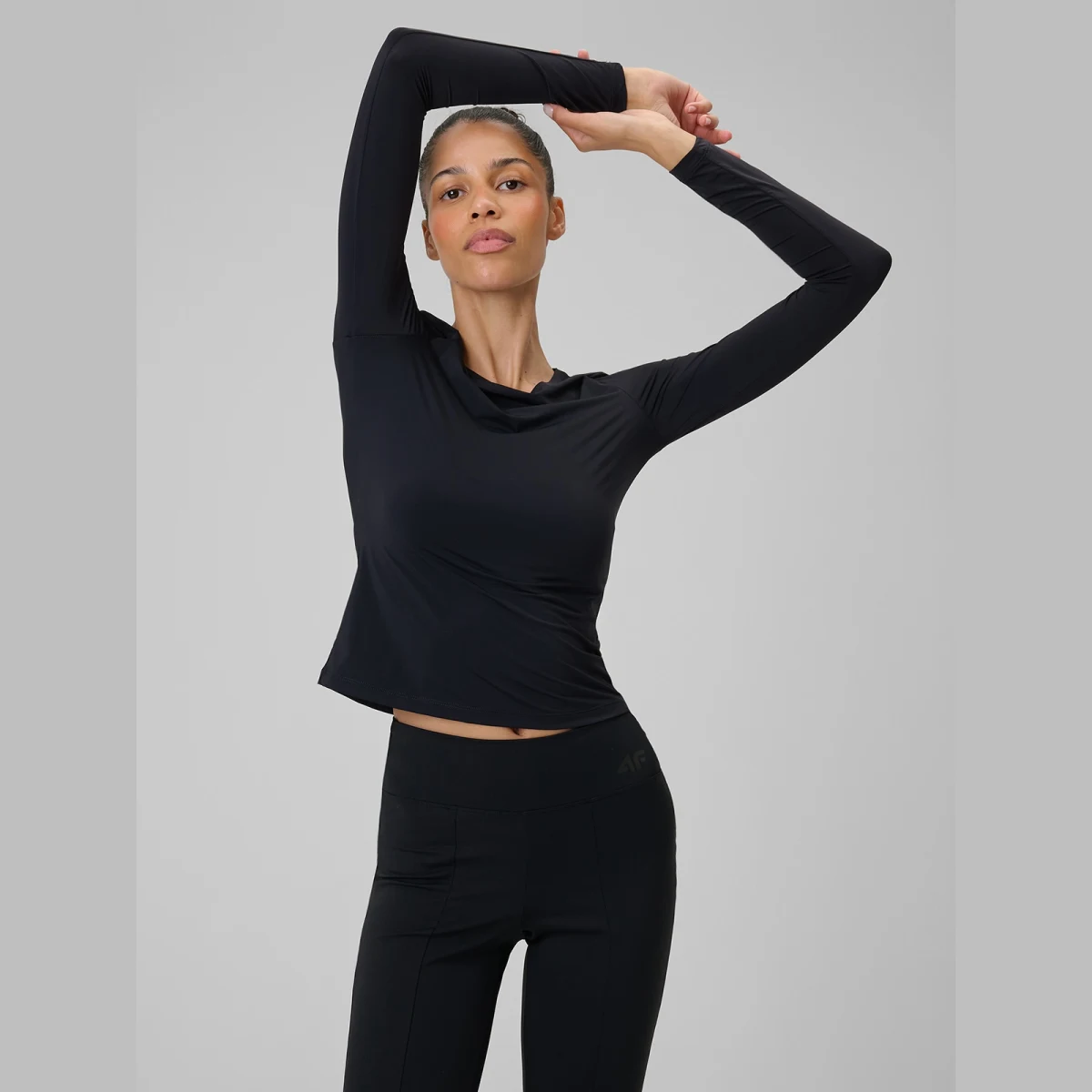 Slim rychleschnoucí jóga longsleeve dámský - černý · záber 1