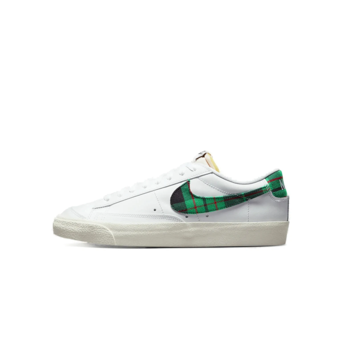 Pánská vycházková obuv NIKE Blazer Low 77 Premium white university red stadium green · záber 2