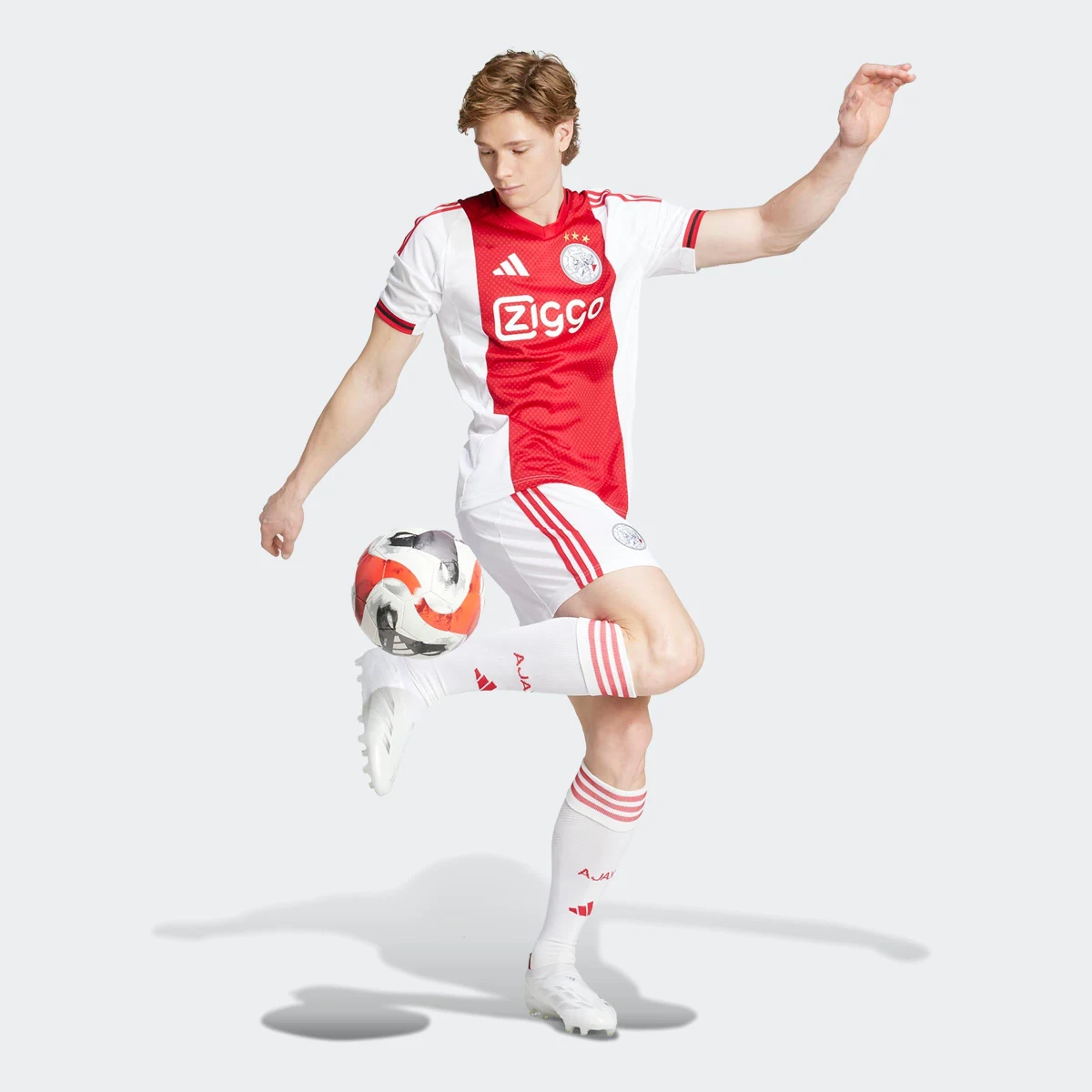 ADIDAS ADIDAS Ajax Amsterdam 25/26 domáci dres červeno-biely M · záber 2